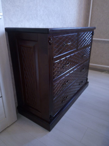 Комод из натурального дерева Стефани, массив сосны, цвет красно-коричневый 3.